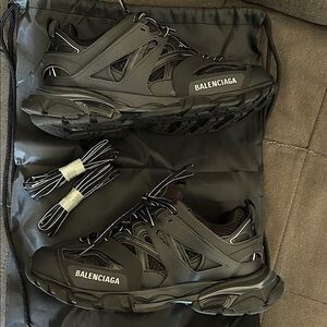 Balenciaga triple black tracks